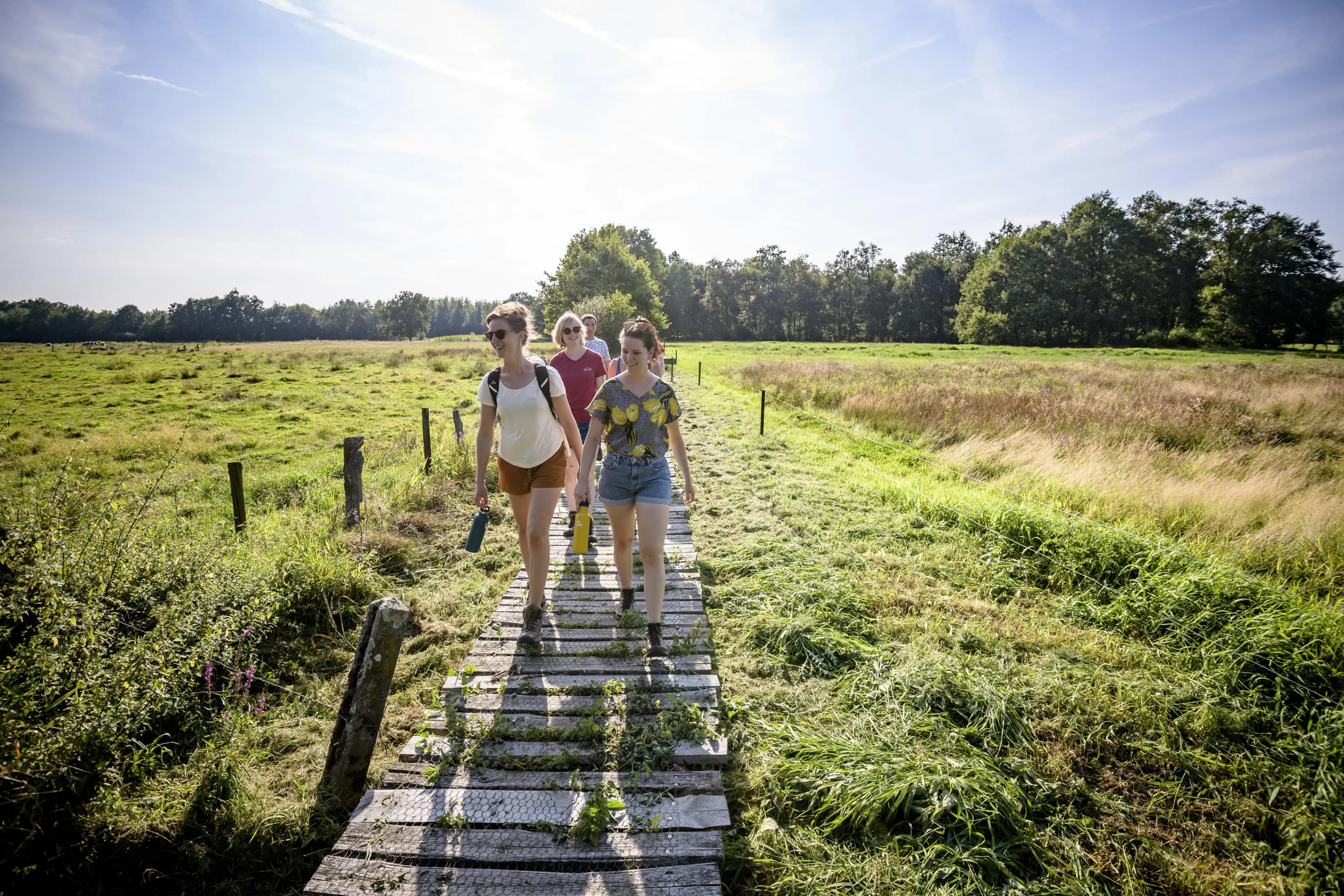 Samen naar buiten.